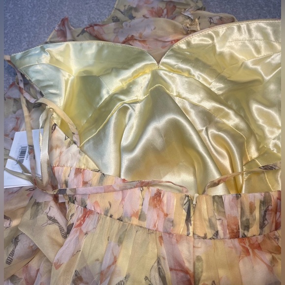 leena for Mac Duggal Yellow Floral Empire Waist
Ruffled Mini Dress Size 6 - Picture 8 of 13